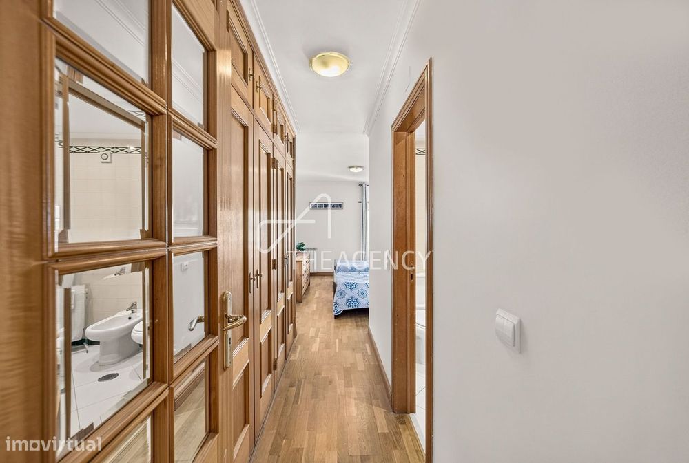 Amplo Apartamento T3+1 no Último Andar nos Jardins da Parede