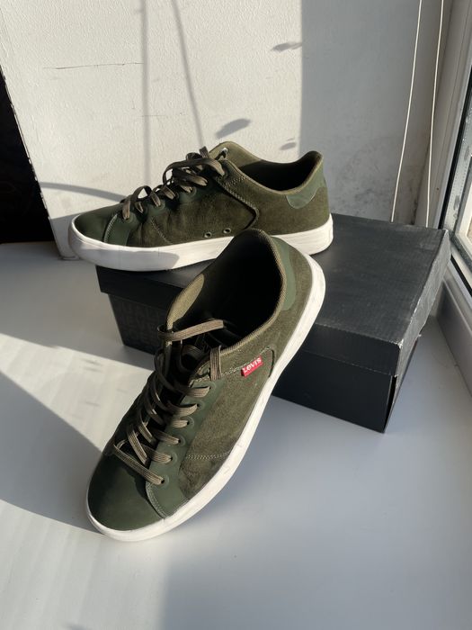 Оригінальні кросівки Levi's regural khaki 42 26 см