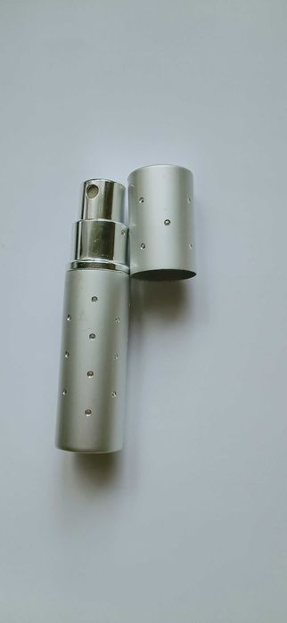 Perfumetka w kształcie pomadki
