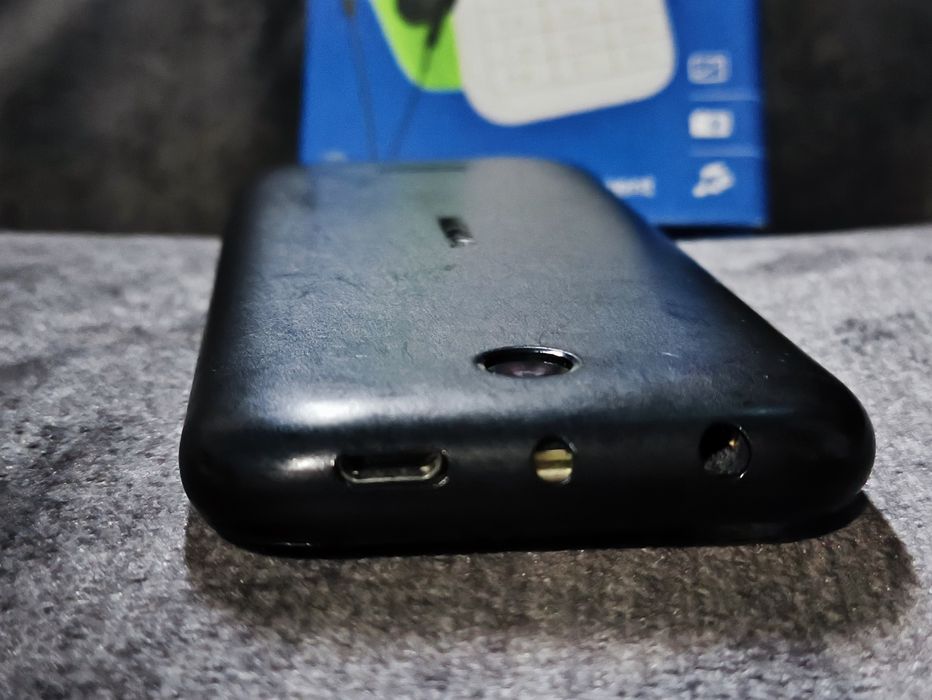 Telefon komórkowy Nokia 225 Dual SIM 3G czarny micro-usb