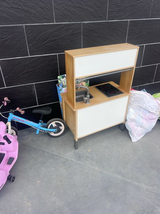 Ofereço vários brinquedos e bicicleta