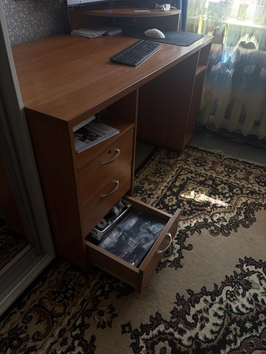 Стол компьютерный