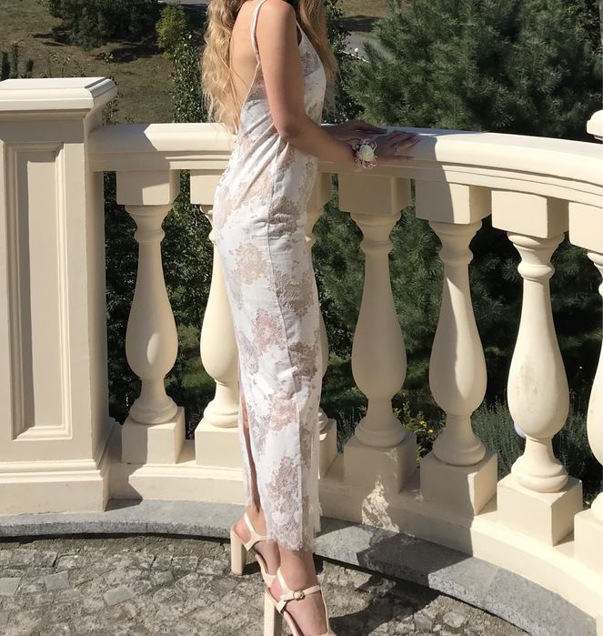 Сукня міді біла