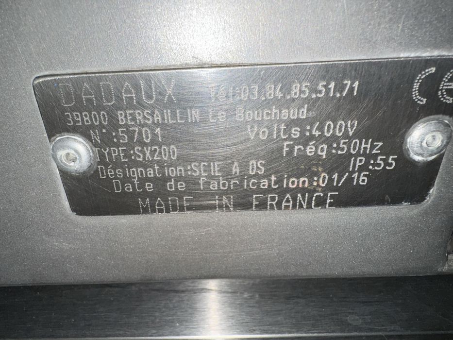 Serra  ossos , serra peixe congelos , bacalhau
