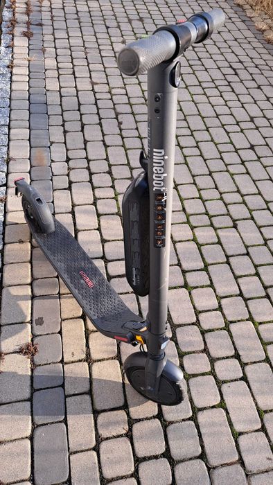 Hulajnoga elektryczna Ninebot Segway E45D