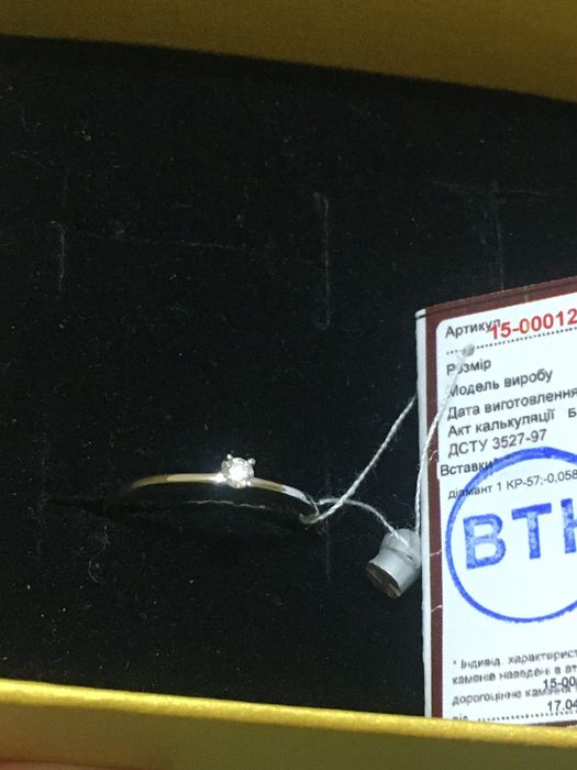 Дёшево! Золотое кольцо с бриллиантом, новое с биркой 16 размера.