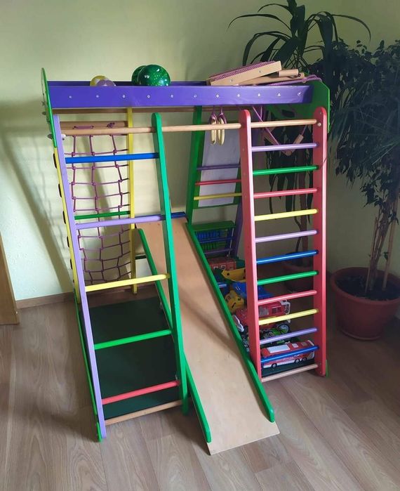 Дитяча розвиваюча стінка