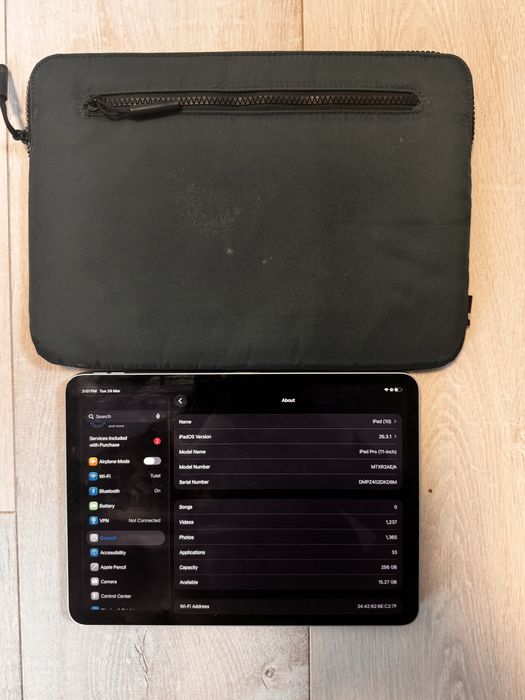 iPad Pro 11” 2018 + Klawiatura + Etui + Ładowarka