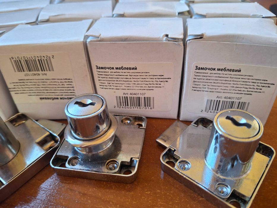 Продам меблеві замочки