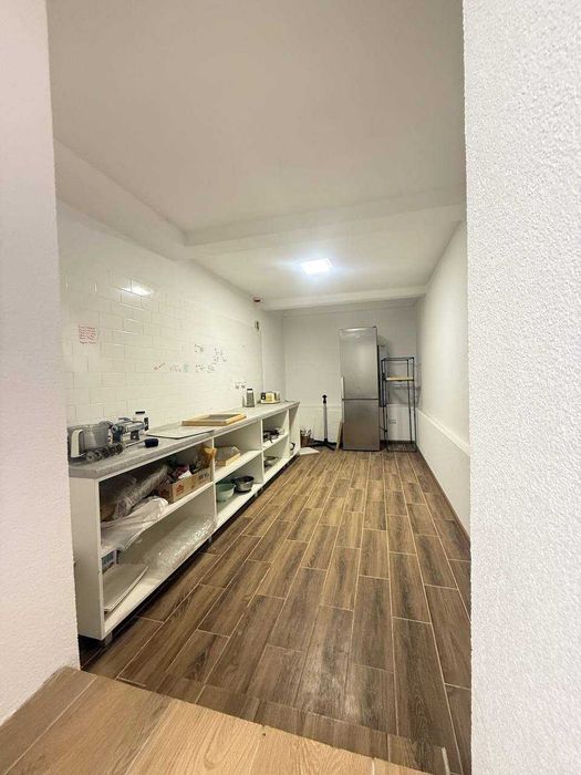 Продаж комерційного приміщення 76 кв.м. в р-ні Поділля - Слов'янка.