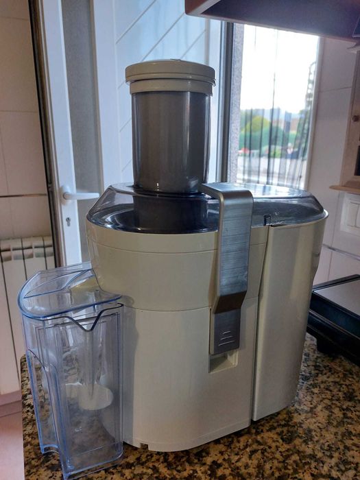 Máquina de sumos semi nova