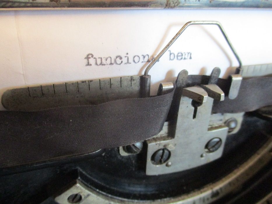Maquina de escrever 1921 com caixa – Funciona