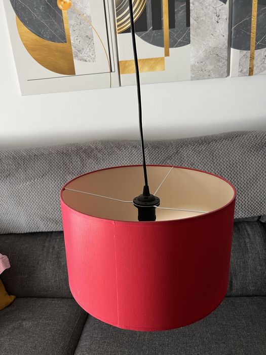 Candeeiro de teto com abajour vermelho