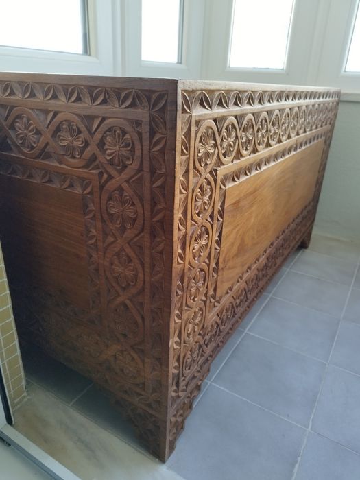 Arca em madeira exótica -reservada