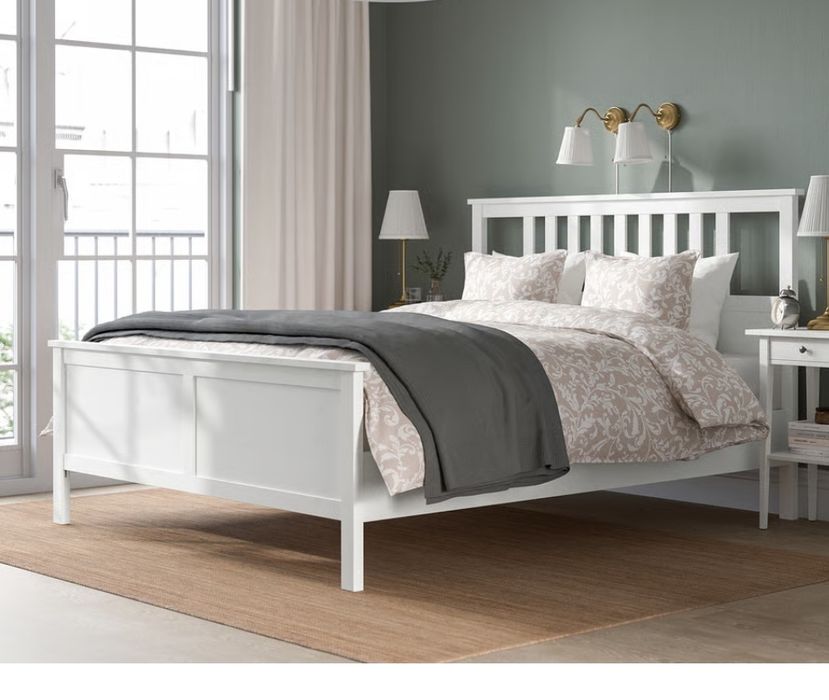 Cama de casal de cor branca