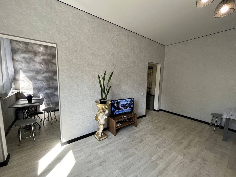 Посуточно двух комнатная квартира Центр