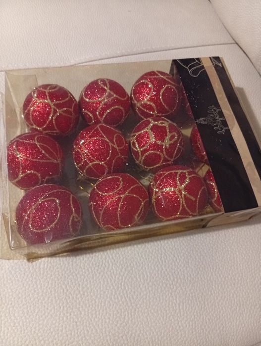 Natal - bolas vermelhas com contornos dourados