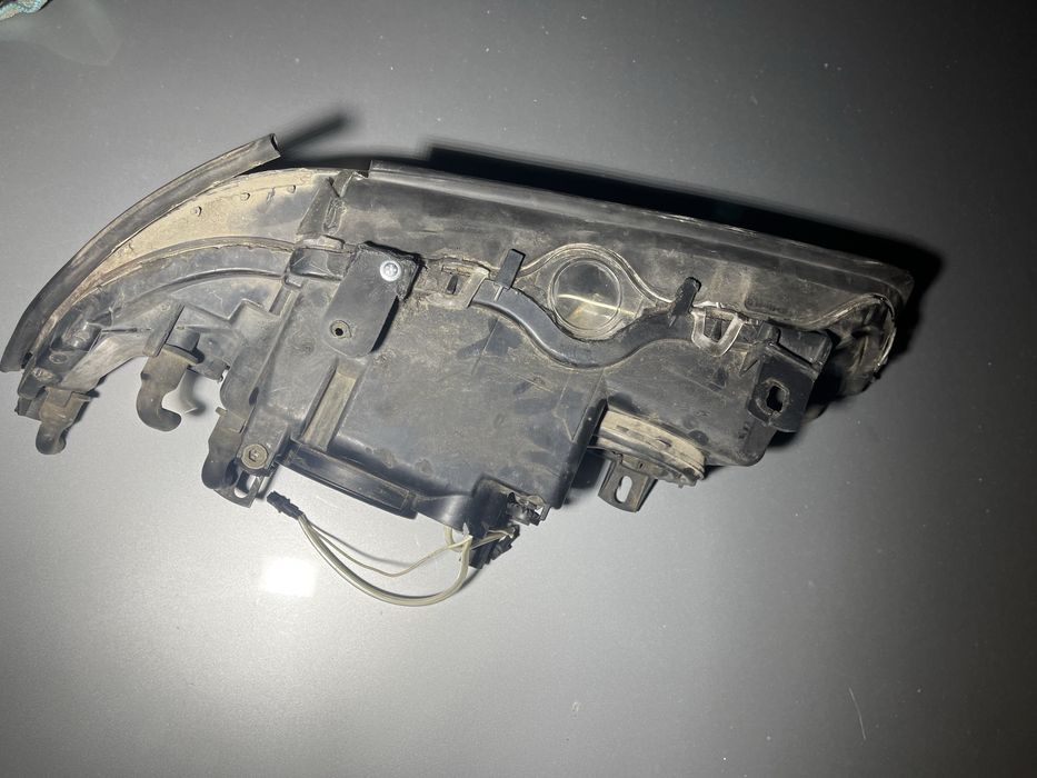 Продам 2 фари 1 рест 2 до рест