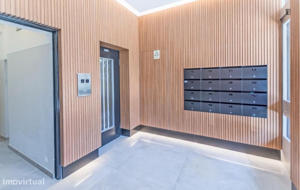 Quarto - localizado em Campolide Lisbon