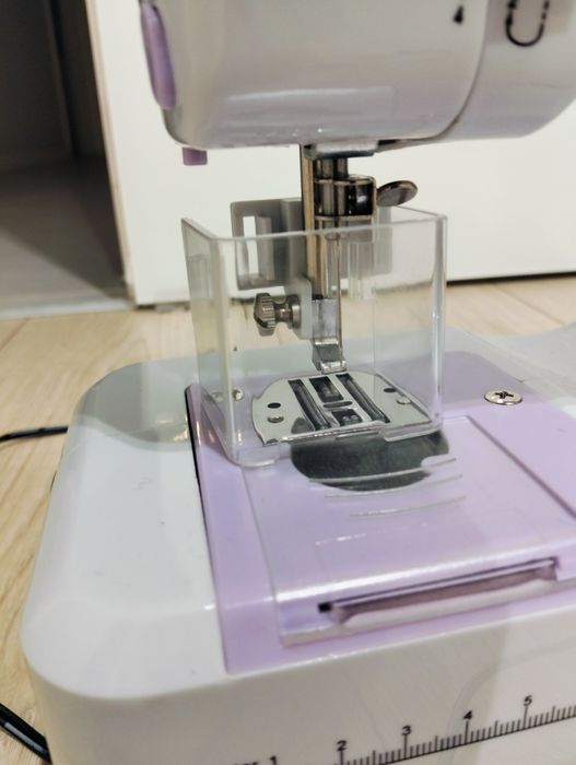 Maszyna do szycia Łucznik+zestaw nici