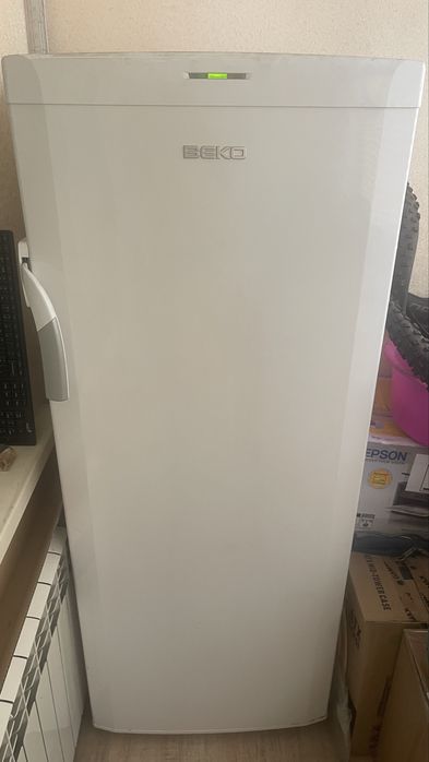 Морозильна камера BEKO FSA25300