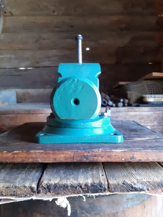 Продам Слюсарські тиски .