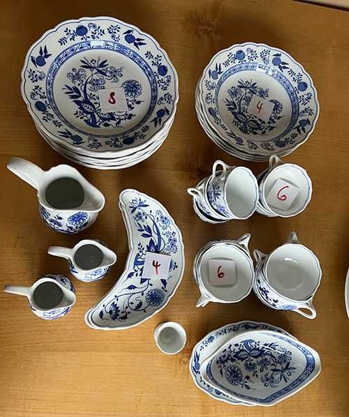 Porcelana fina alema Hutschenreuther azul 98 pecas "Zwiebelmuster" conjunto