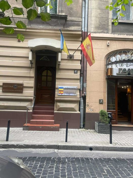 Терміново! Оренда фасад комерційне приміщеня  бічна пр.Шевченка центр