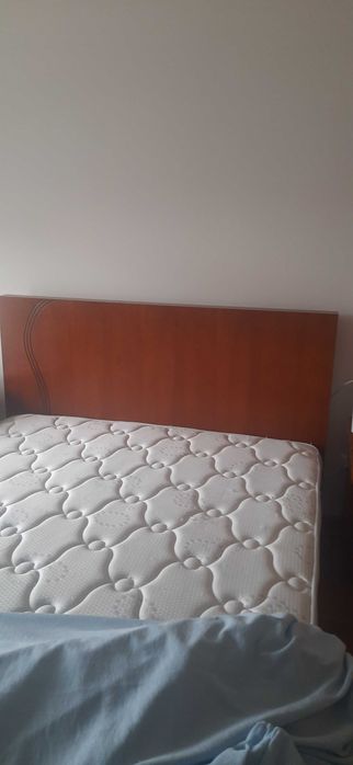 Cama de casal. Bom estado conservação