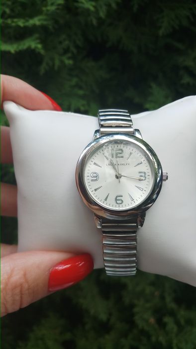 Часы женские Laura Ashley  новые