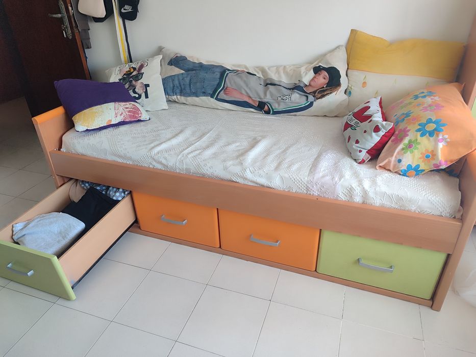 Cama de solteira como nova