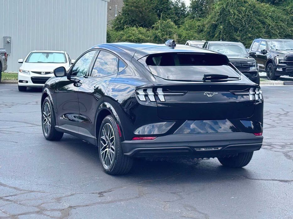 Ford Mustang Mach-E Premium      2025