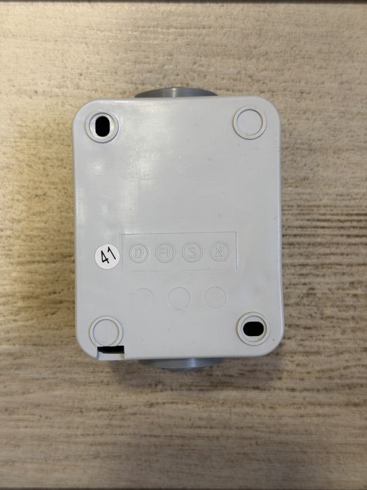 Продам нову розетку з вимикачем від виробника TRACON ELECTRIC, модель TR-PH03.