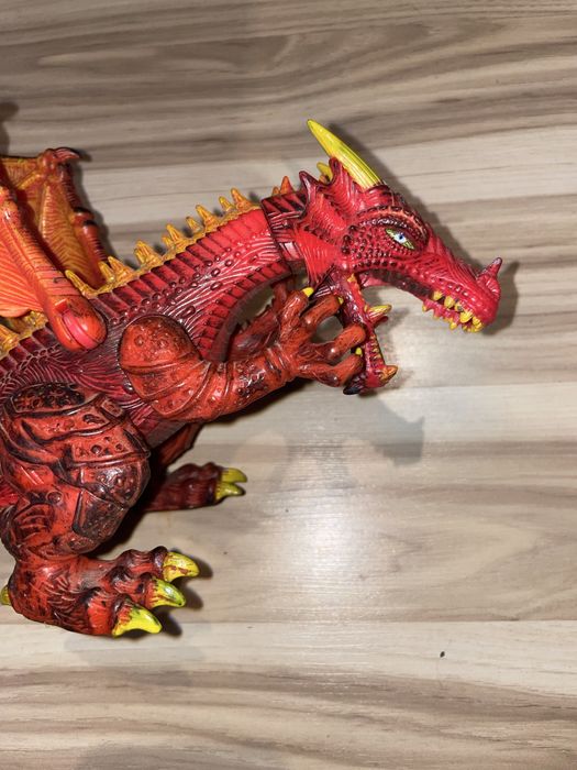 Smok zabawkowy ruchome elementy