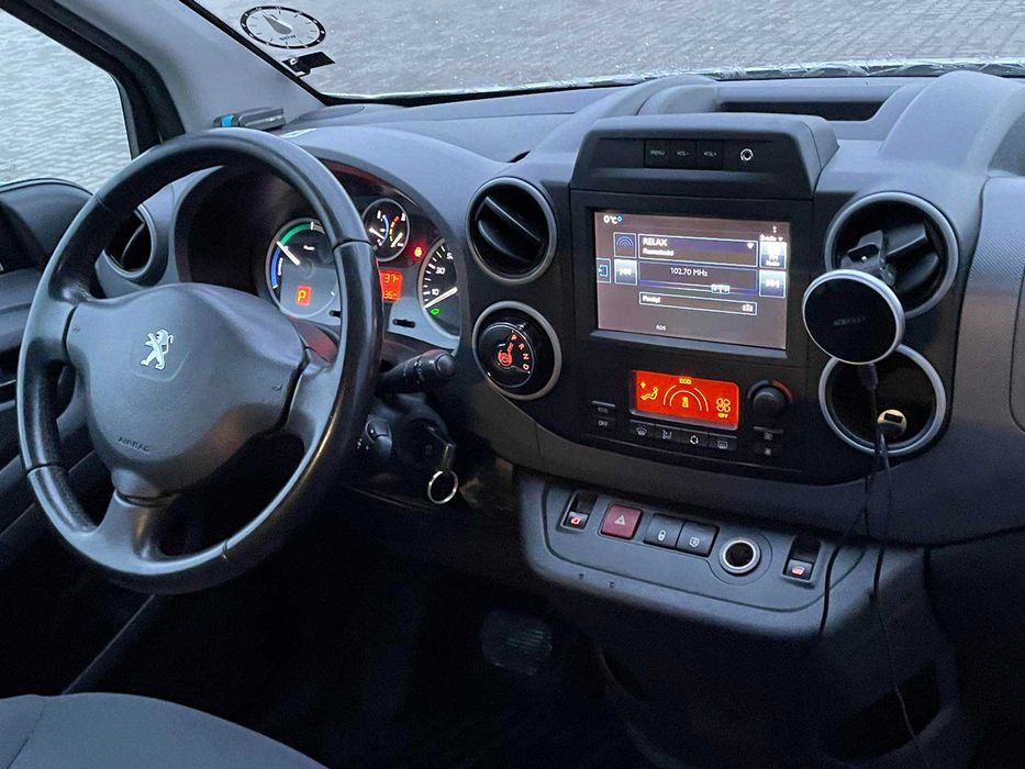 Автомобіль Peugeot Partner Electric електро 22kWt партнер грузовий