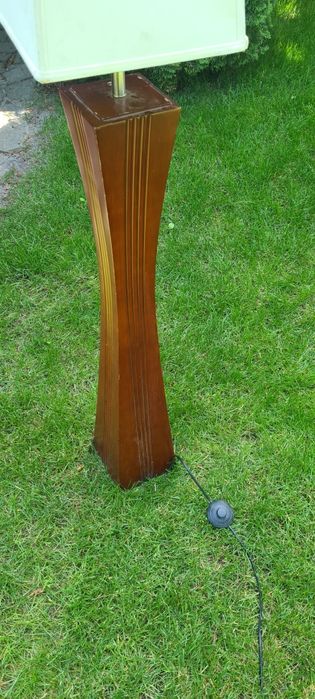 Lampa z tworzywa , stojąca jak na zdjęciachch
