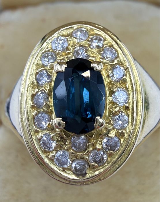 Złoty pierścionek 750 z szafirem 0,50ct i diamentami 0,25ct