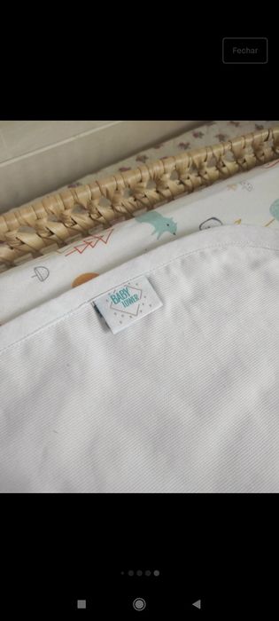 Muda fraldas oval em palma da marca Baby Tower