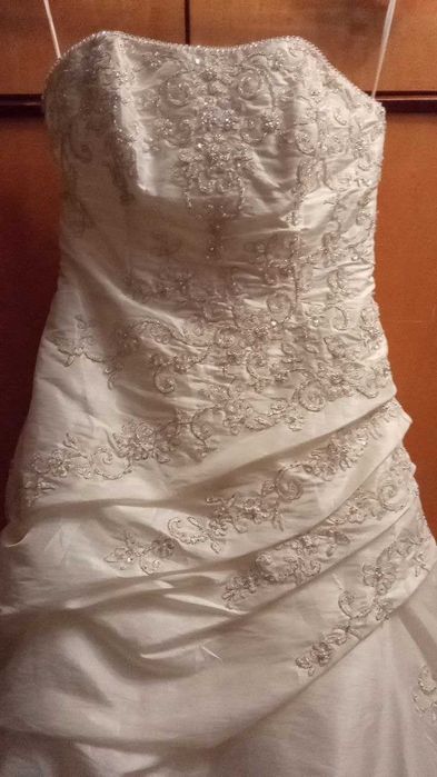Продам свадебное платье Mori Lee со шлейфом (размер 12-14)