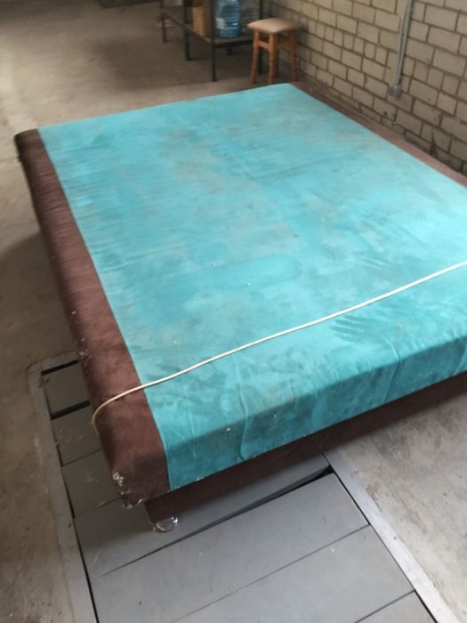 Двух спальне ліжко та двух спальний добротний диван кровать