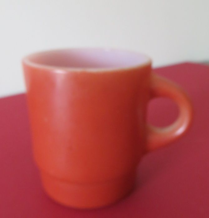 Caneca leite, em vidro opaco Clara de Ovo, cor-de-laranja