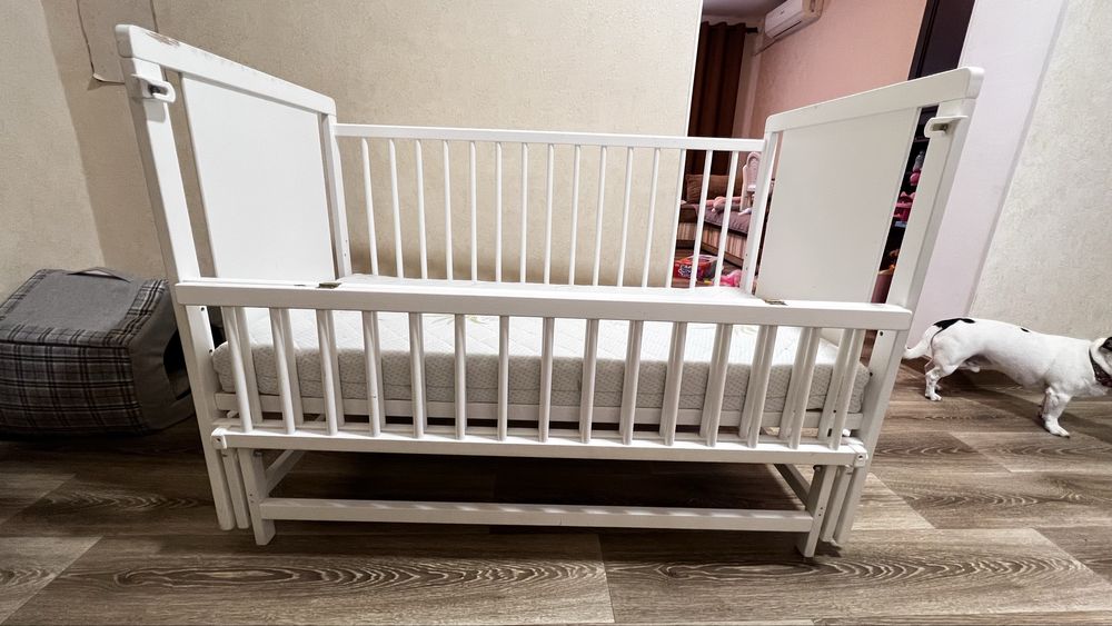 Дитяче ліжечко з бука, маятник, 120×60 + матрац (б/у)