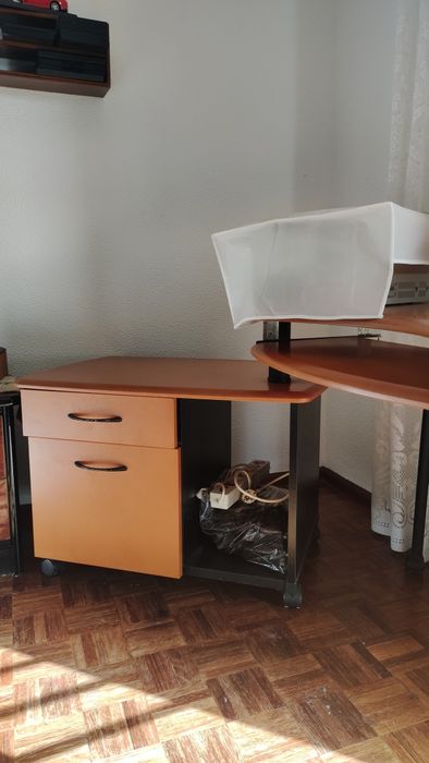 Vendo Secretária Ajustável