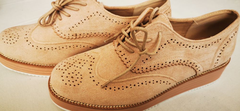 Zamszowe damskie buty oxfordy 40