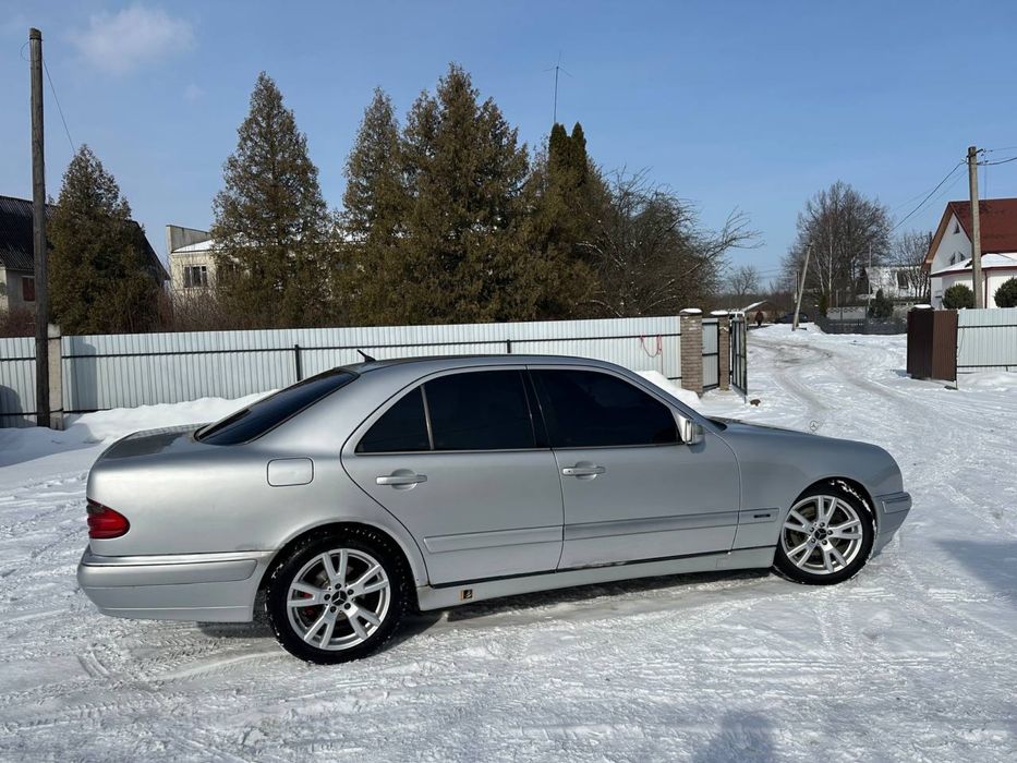 Продам мерседес 210