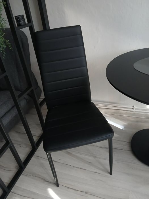 Stół  z krzesłami