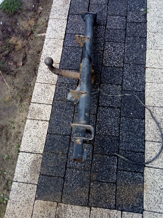 Belka i hak do samochodu