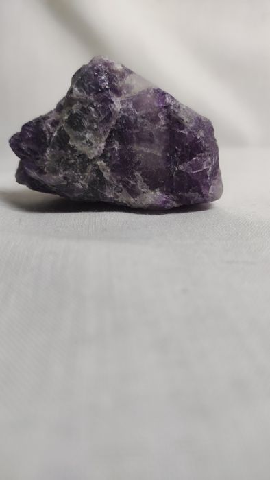 Натуральный камень флюорит.