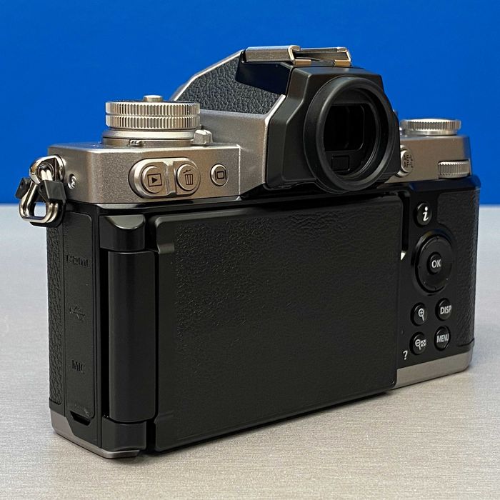 Nikon Z fc (Corpo) - 20.9MP | 3 ANOS DE GARANTIA