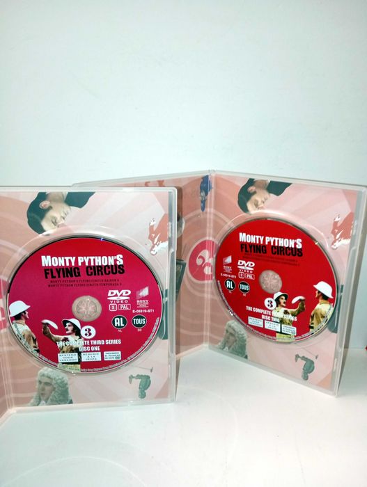 Os Malucos do Corco dos Monty Python - 3ª série completa